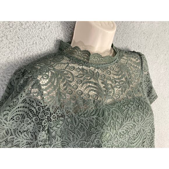 Women's M‎ Green Lace Mock Neck Short Sleeve Blouse - Picture 7 of 11